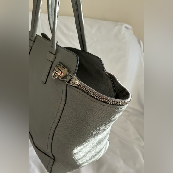 ♥️Host Pick♥️ Salvatore Ferragamo VERVE Bag - Picture 4 of 15